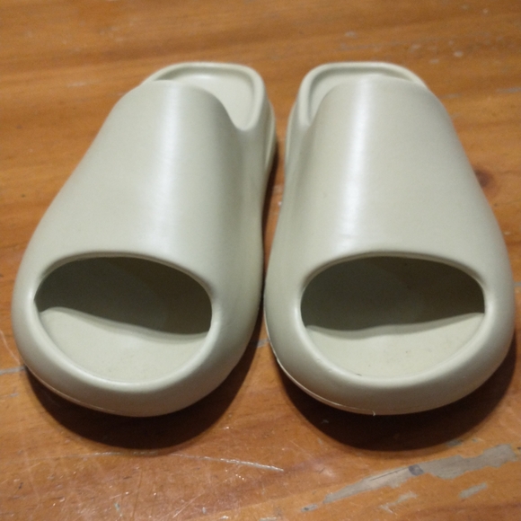 Ego slides pistachio green like new condition size 6 - Picture 2 of 5